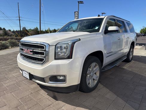 Used 2015 GMC Yukon XL SLT w/ Open Road Package AWD/4WD image 4