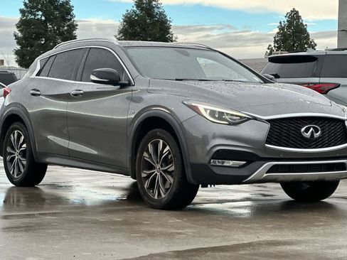 Used 2017 INFINITI QX30 Premium w/ Navigation Package image 10