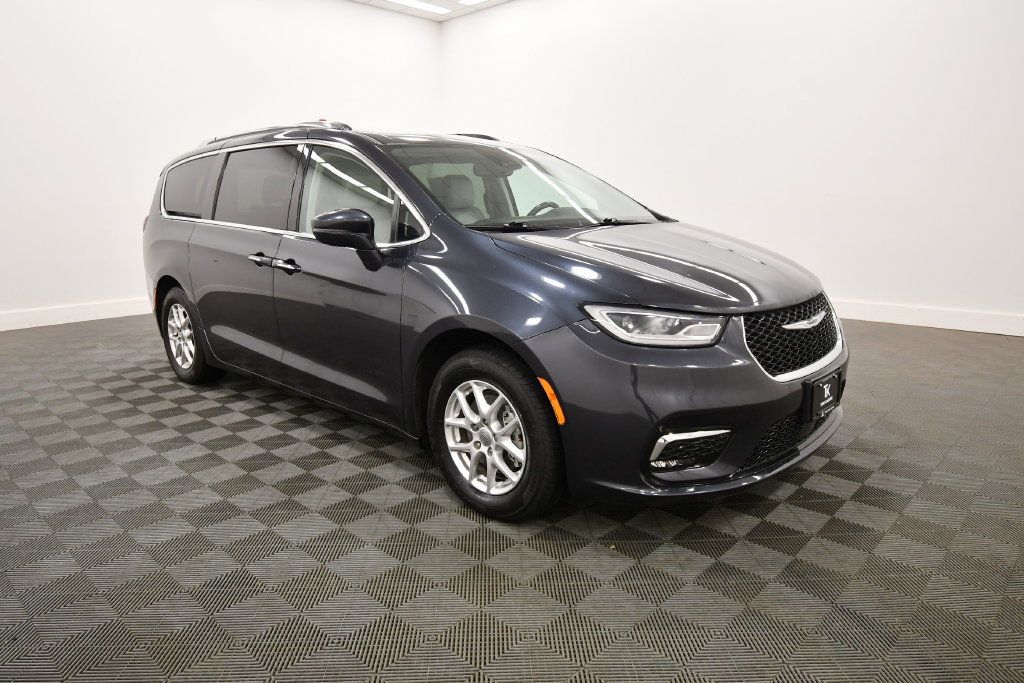 Used 2021 Chrysler Pacifica Touring-L FWD image 10