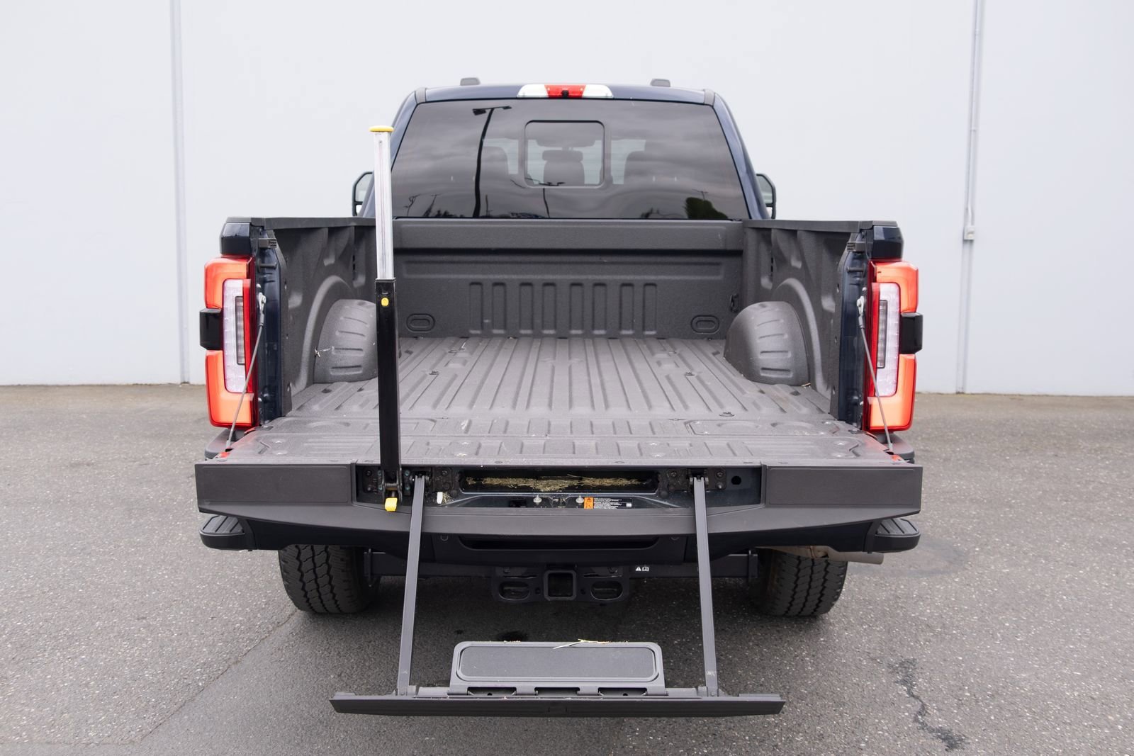 Used 2025 Ford F350 Platinum w/ FX4 Off-Road Package AWD/4WD image 26