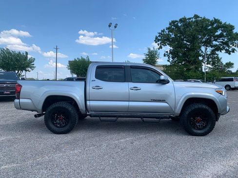 Used 2023 Toyota Tacoma SR5 w/ Technology Package AWD/4WD image 2