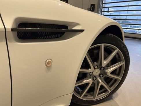 Used 2013 Aston Martin V8 Vantage Roadster RWD image 23