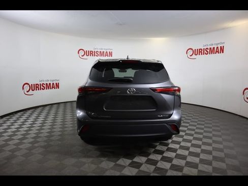 Used 2024 Toyota Highlander XLE AWD/4WD image 24