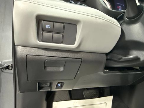Used 2020 Toyota Highlander L AWD/4WD image 38