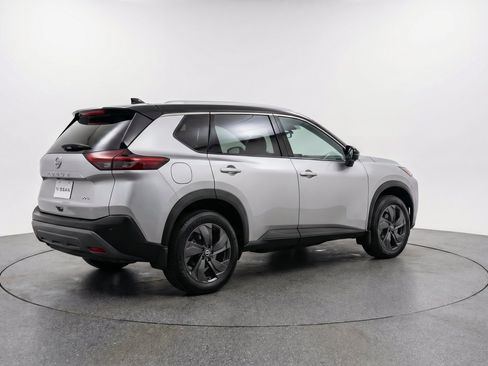 Used 2025 Nissan Rogue SV AWD/4WD image 9