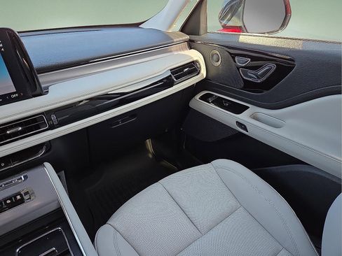 New 2026 Lincoln Aviator AWD image 13