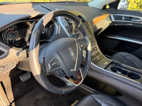 Used 2013 Lincoln MKZ image 39