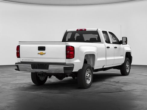 Used 2019 Chevrolet Silverado 2500 LT AWD/4WD image 2