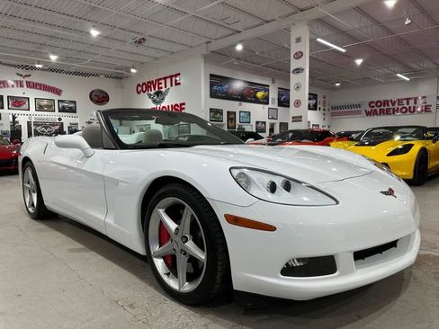 Used 2011 Chevrolet Corvette Convertible w/ Preferred Equipment Group RWD image 18