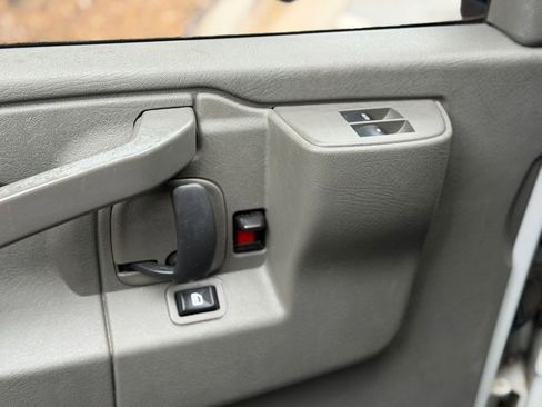 Used 2021 Chevrolet Express 3500 w/ Power Convenience Package RWD image 31