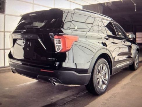 Used 2024 Ford Explorer XLT w/ Equipment Group 202A AWD/4WD image 16