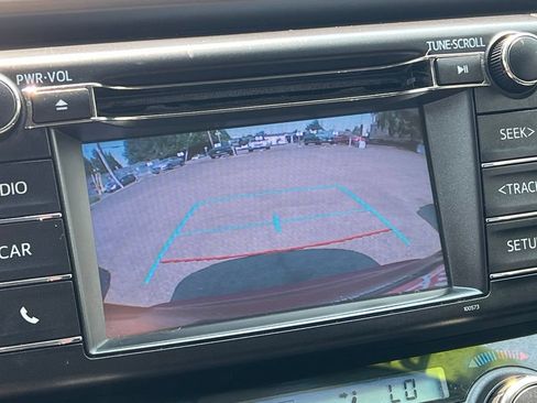Used 2018 Toyota RAV4 LE AWD/4WD image 22