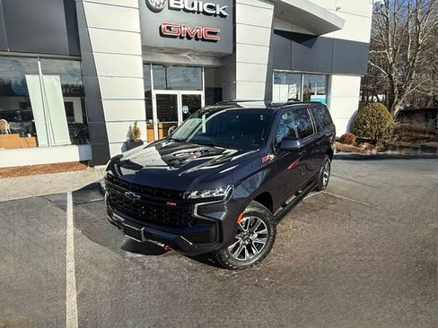 Used 2024 Chevrolet Suburban Z71 w/ Luxury Package image 2