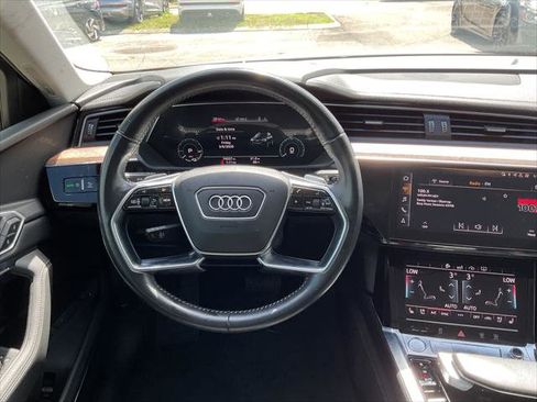 Used 2019 Audi e-tron Premium Plus image 32
