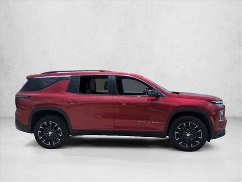 Used 2026 Chevrolet Traverse LT w/ Sun and Wheel Package FWD image 4