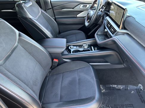 Used 2025 Ford Explorer ST image 10