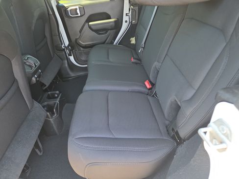 Used 2022 Jeep Wrangler Unlimited Sport AWD/4WD image 7