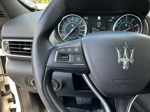 Used 2023 Maserati Levante Modena AWD/4WD image 11