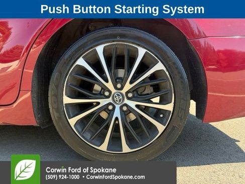Used 2018 Toyota Camry SE w/ Moonroof Package FWD image 9