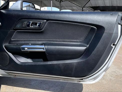 Used 2016 Ford Mustang V6 image 24