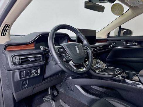 Used 2023 Lincoln Nautilus Reserve w/ Equipment Group 201A image 9