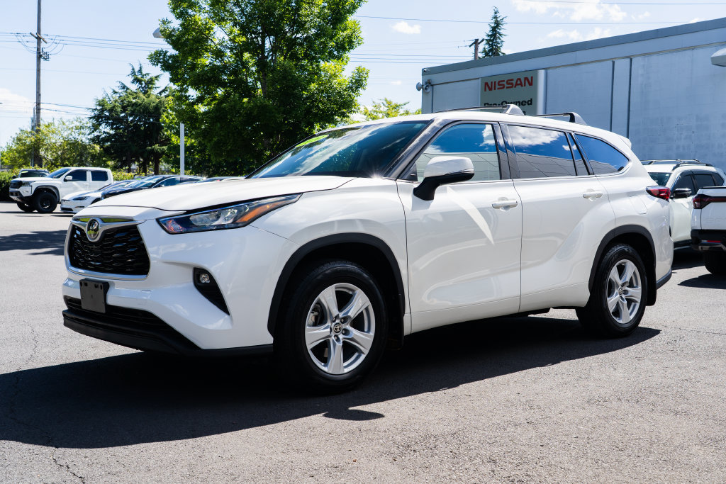 Used 2020 Toyota Highlander LE AWD/4WD image 3