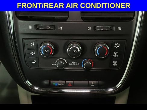 Used 2013 Dodge Grand Caravan SE FWD image 3