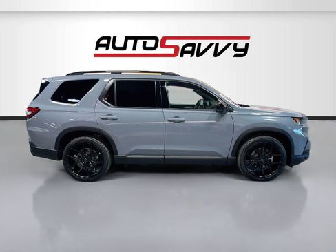 Used 2025 Honda Pilot Black Edition image 8