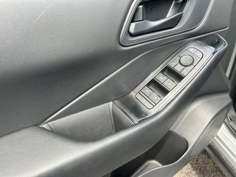 Used 2025 Nissan Rogue S AWD/4WD image 26