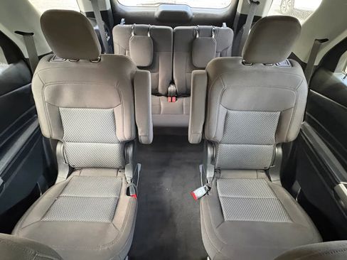 Used 2022 Ford Explorer XLT AWD/4WD image 31