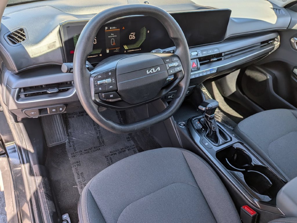 Used 2025 Kia K4 FWD image 16