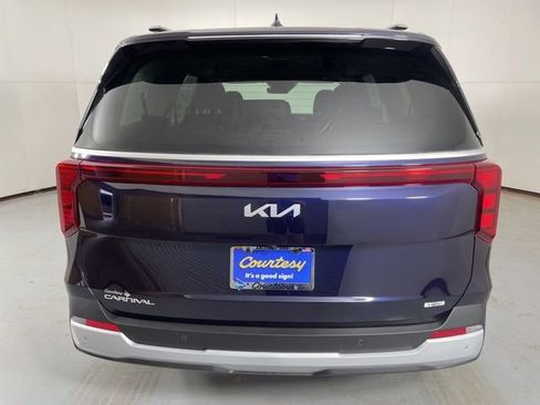 New 2026 Kia Carnival EX image 7