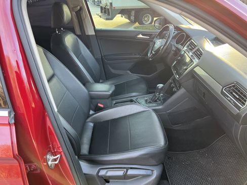 Used 2018 Volkswagen Tiguan SE w/ Panoramic Sunroof Package image 29