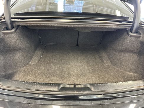 Used 2018 Chrysler 300 Touring w/ Sport Appearance Package image 6