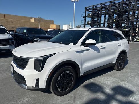 Used 2024 Kia Sorento S image 1