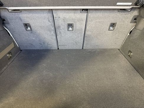 New 2026 Porsche Macan 4 Electric image 17