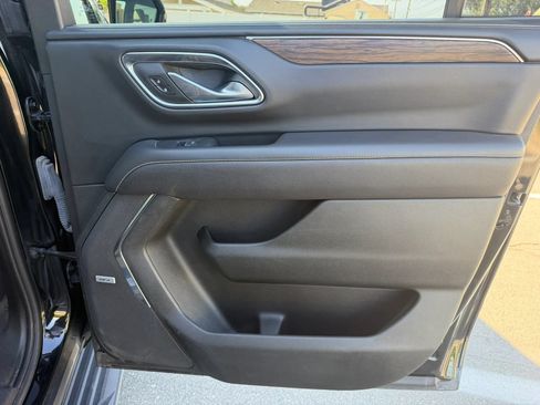 Used 2024 Chevrolet Suburban Premier RWD image 19
