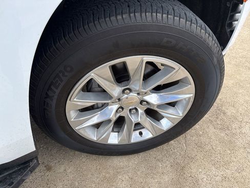 Used 2023 Chevrolet Suburban Premier image 16