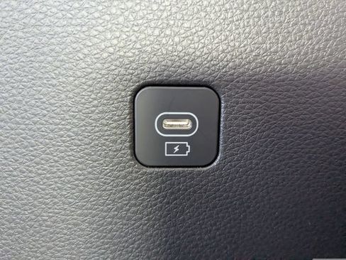 Certified 2025 Kia Carnival SX Prestige FWD image 18