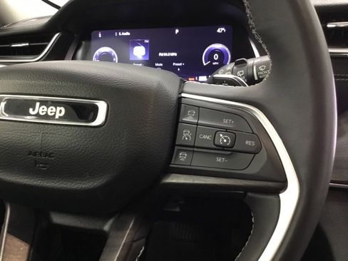 Used 2023 Jeep Grand Cherokee Limited image 43