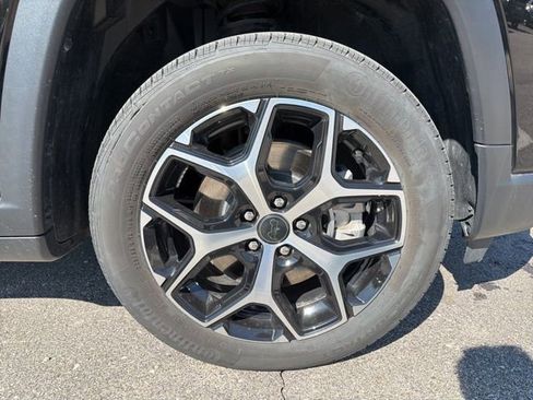 Used 2025 Jeep Compass Limited image 10