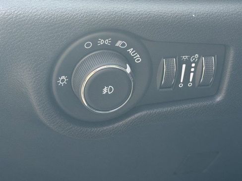 New 2026 Chrysler Pacifica Select image 13