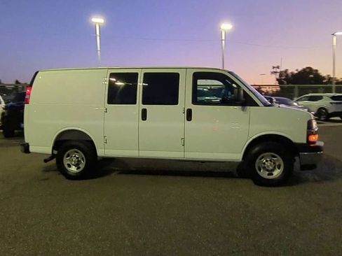 Used 2025 Chevrolet Express 2500 w/ Driver Convenience Package RWD image 9