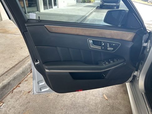 Used 2014 Mercedes-Benz E 550 4MATIC Sedan image 34