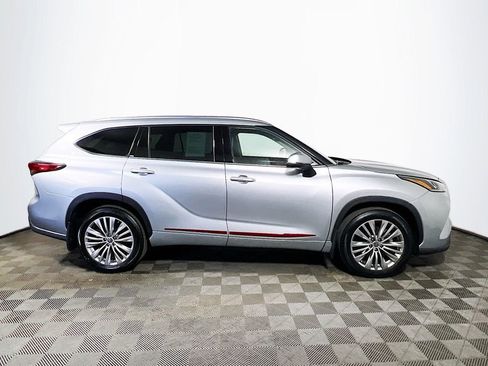Used 2022 Toyota Highlander Platinum AWD/4WD image 9