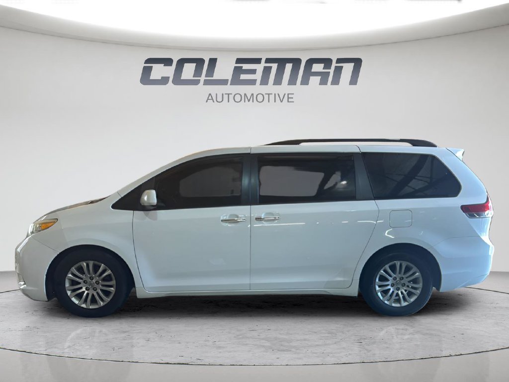 Used 2014 Toyota Sienna XLE w/ Entertainment Package FWD image 8