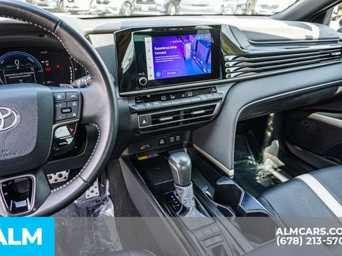 Used 2025 Toyota Camry SE image 32