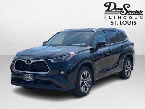 Used 2023 Toyota Highlander XLE AWD/4WD image 7