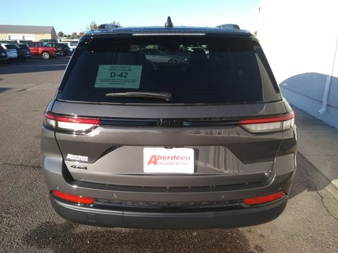 New 2025 Jeep Grand Cherokee Altitude AWD/4WD image 6