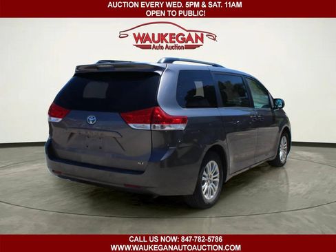 Used 2011 Toyota Sienna XLE FWD image 3